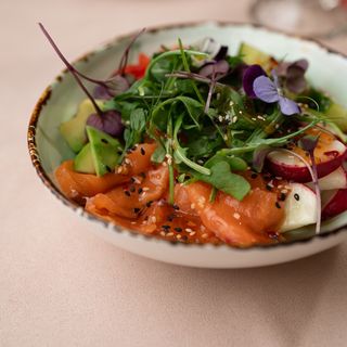 боул с семгой