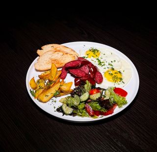 Яєчня з ковбасками