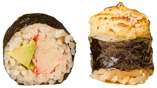 Печенный ролл с крабом