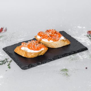 Брускета з лососем (130г)