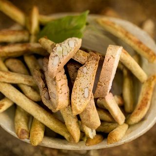 Cantucci con mandorle e cioccolato bianco