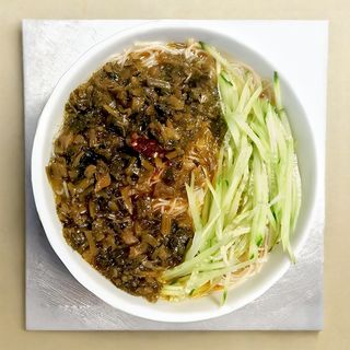 Spaghetti di riso con brodo di aceto piccante