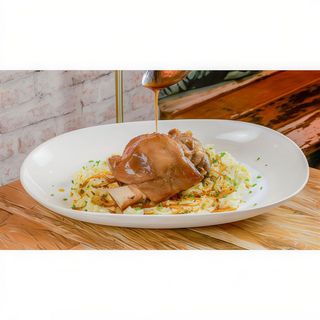 Codillo de cerdo +600 gr. con parmentier (plato)