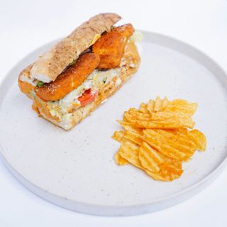 Bocadillo de filete de pollo empanado con Gamba y Queso