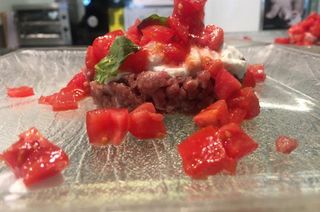 Tartare di carne con burrata