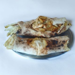 Fagottino petto di pollo, provola, patate fritte e salsa rosa