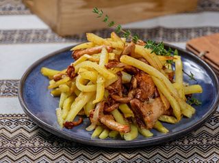 Картопля по-домашньому з лісовими грибами