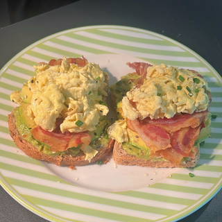 Avocado Toast Egg & Bacon