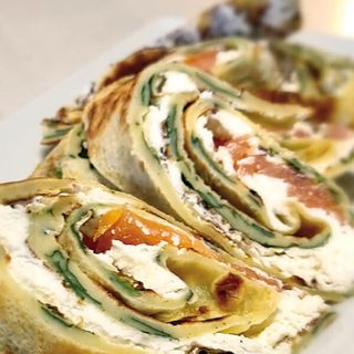 Спаначена палачинка със сьомга (250г)