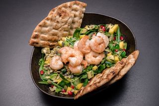 Salata mediteraneana cu creveti