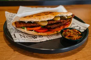 Adana kebab de miel (lipie/chifla)