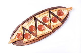 Sucuklu Yumurtali Pide