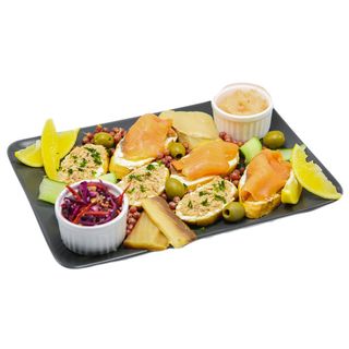 თევზის ნაირსახეობა (ნელმარილში გამოყვანილი
ორაგული, ცივად შებოლილი ზუთხი, თინუსი)