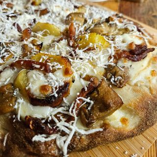 Pinsa Romano (30 cm. X 20 cm.)