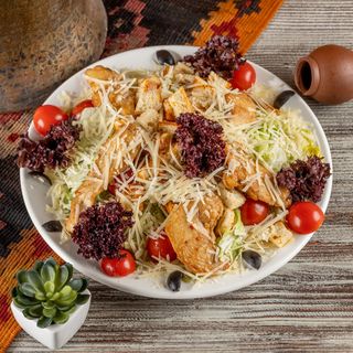 სალათი ცეზარი ქათმით 