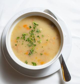 Supa sa junećim mesom i domaćim rezancima