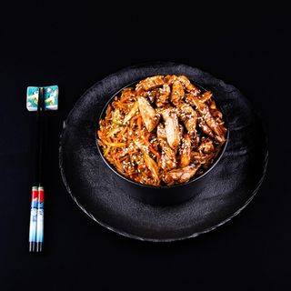 ნუდლსი ქათმის ხორცით