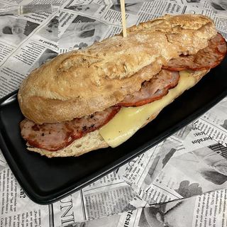 Bocata Lomo Con Queso