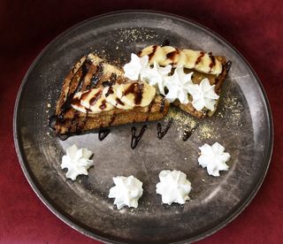 Palačinka sa Nutellom, bananom, čokoladom i plazmom