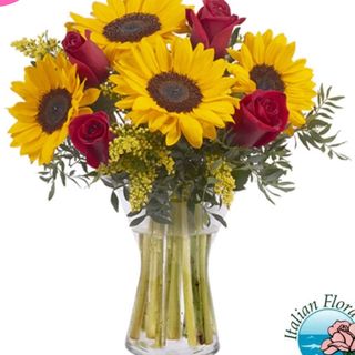 Mazzo di rose rosse e girasoli