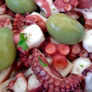 Polipo all'insalata con finocchi e olive
