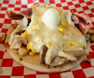 Arepa con pollo (1 ud.)