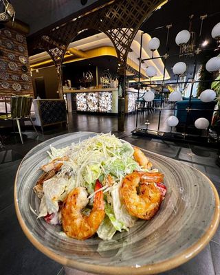 Салат "Цезарь" с креветками 