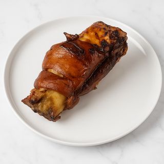 Pečena svinjska koljenica s prilogom