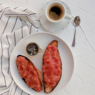 Desayuno de tostada y café