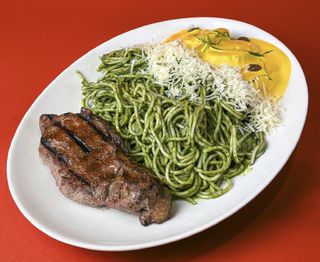 Entrecot con Tallarines Verdes