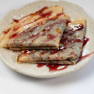 Clătite cu dulceață de afine