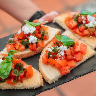 Bruscheta Con Pomodoro E Basilico