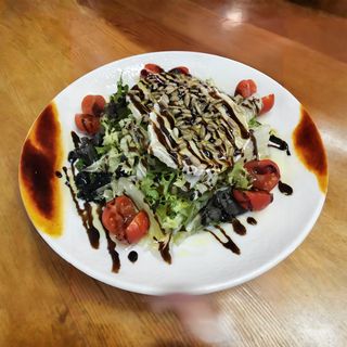 Ensalada de queso de cabra y pipas