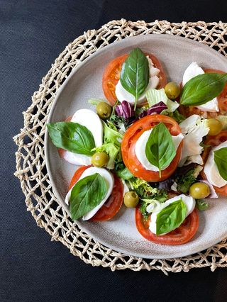 Mozzarella a la Caprese