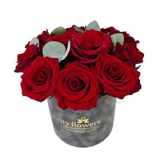 Cutie 11 trandafiri rosii