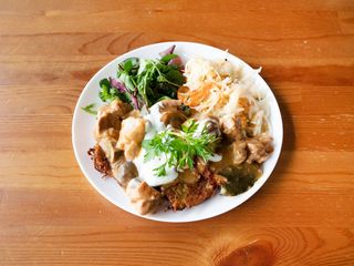 Placek po zbójnicku ze śmietaną