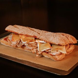 Combo Bocadillo + Patatas + Mini tarta de queso