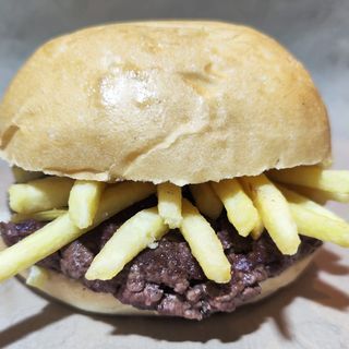 HAMBURGER MISTO PATATINE  E SALSA A SCELTA