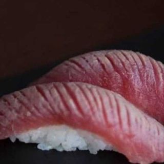 Nigiri Atum Braseado com Teriyaki e Sesame (4 Peças)