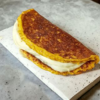 Cachapa Grande Con Queso Y Carne (20 Cm.)