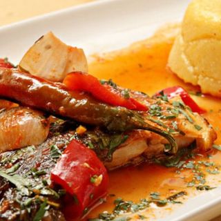 Crap în saramură cu mămăligă