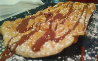 Waffle manteiga de amendoim e chocolate