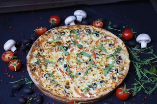 Pizza cu carne de pui