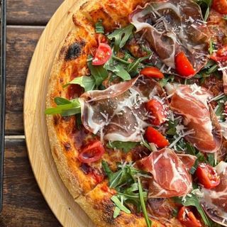 პიცა პროშუტოთი