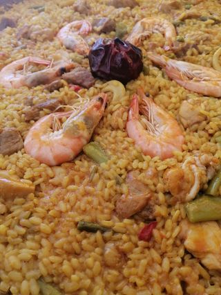 Paella Mixta Del Campo Y Mar (Para 2 Personas)