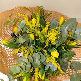 Ramo de 10 tulipanes amarillos