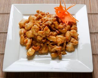 Pollo con frutta secca