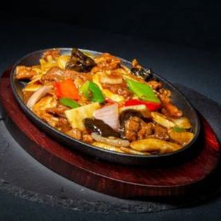 F05.	Carne mixta pe plita incinsa/混合铁板/Mixed meat on the hot plate