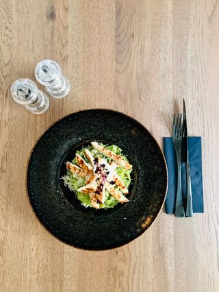 Tagliatelle cu sos de spanac şi pui la grill