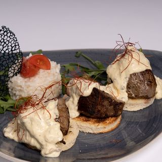 Medaljoni u sosu od pečuraka